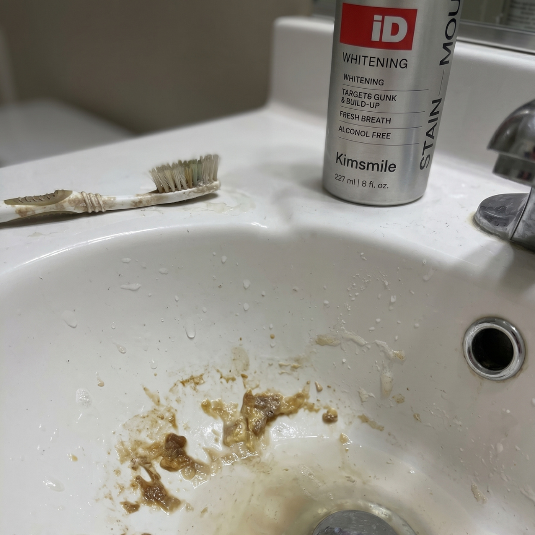 Ce que ta brosse à dents laisse chaque soir, KimSmile te le montre. Dès le 1er rinçage.
